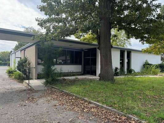 Academy Ave Medical Office - 606 Academy Avenue