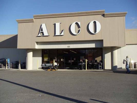 605 North Veterans Blvd, Glennville, GA 30427 - Photo 1